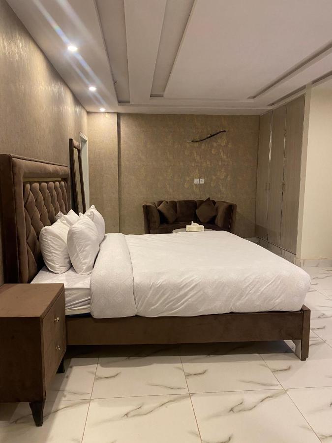 Luxe Suites Bahria Town Lahore Exterior foto