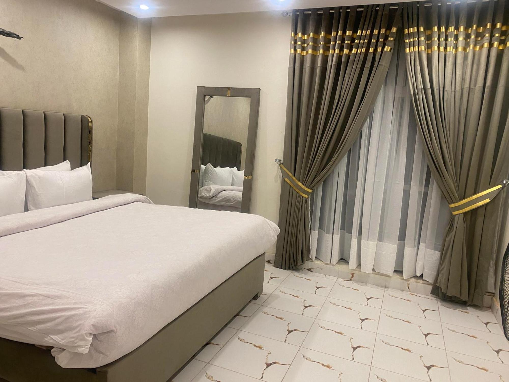 Luxe Suites Bahria Town Lahore Exterior foto